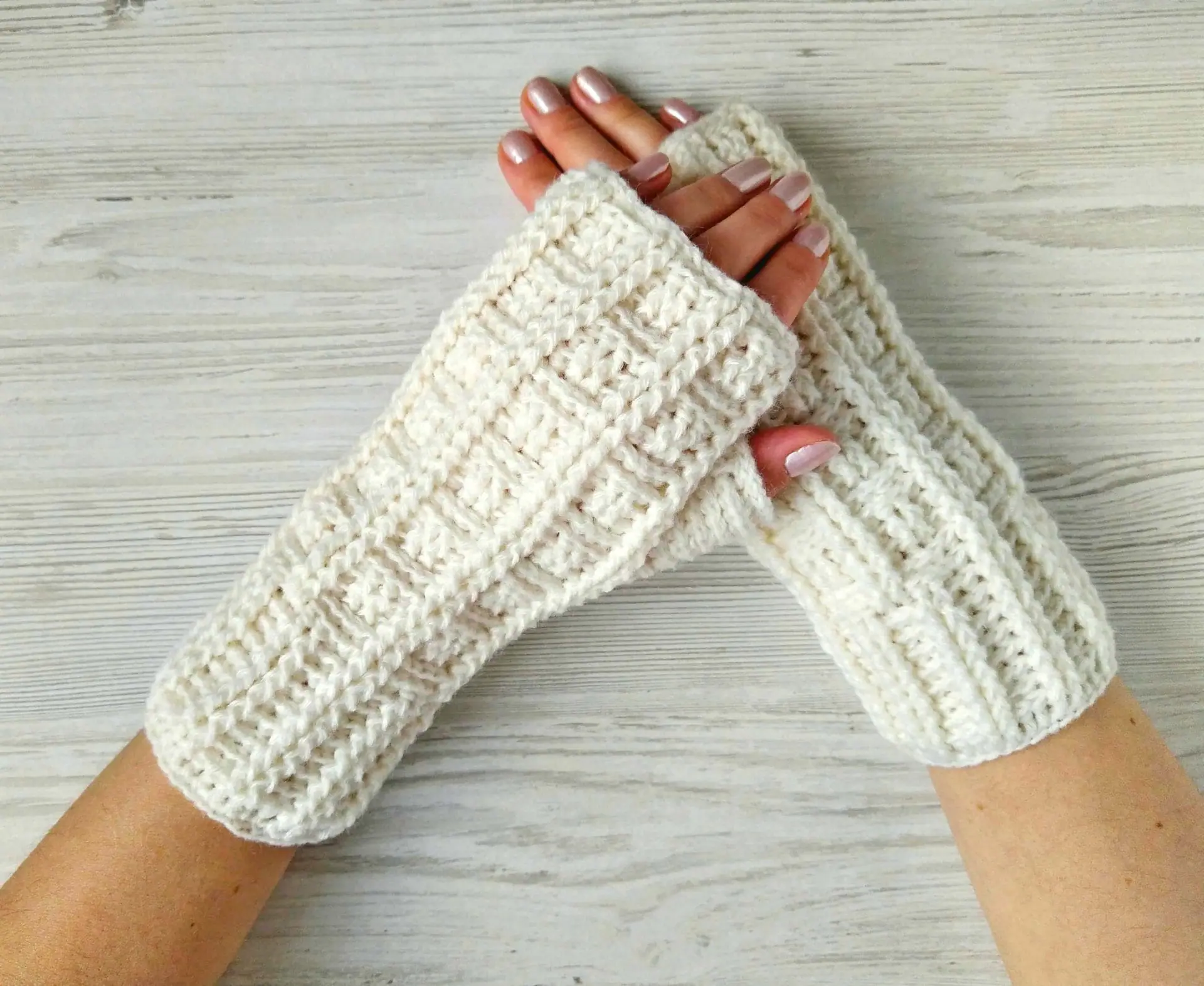 Easy crochet hat patterns Fingerless gloves tutorial for women 8 Crochet beanie hat with pom pom and fingerless gloves patterns for women includes instructions, photos, diagram and video.