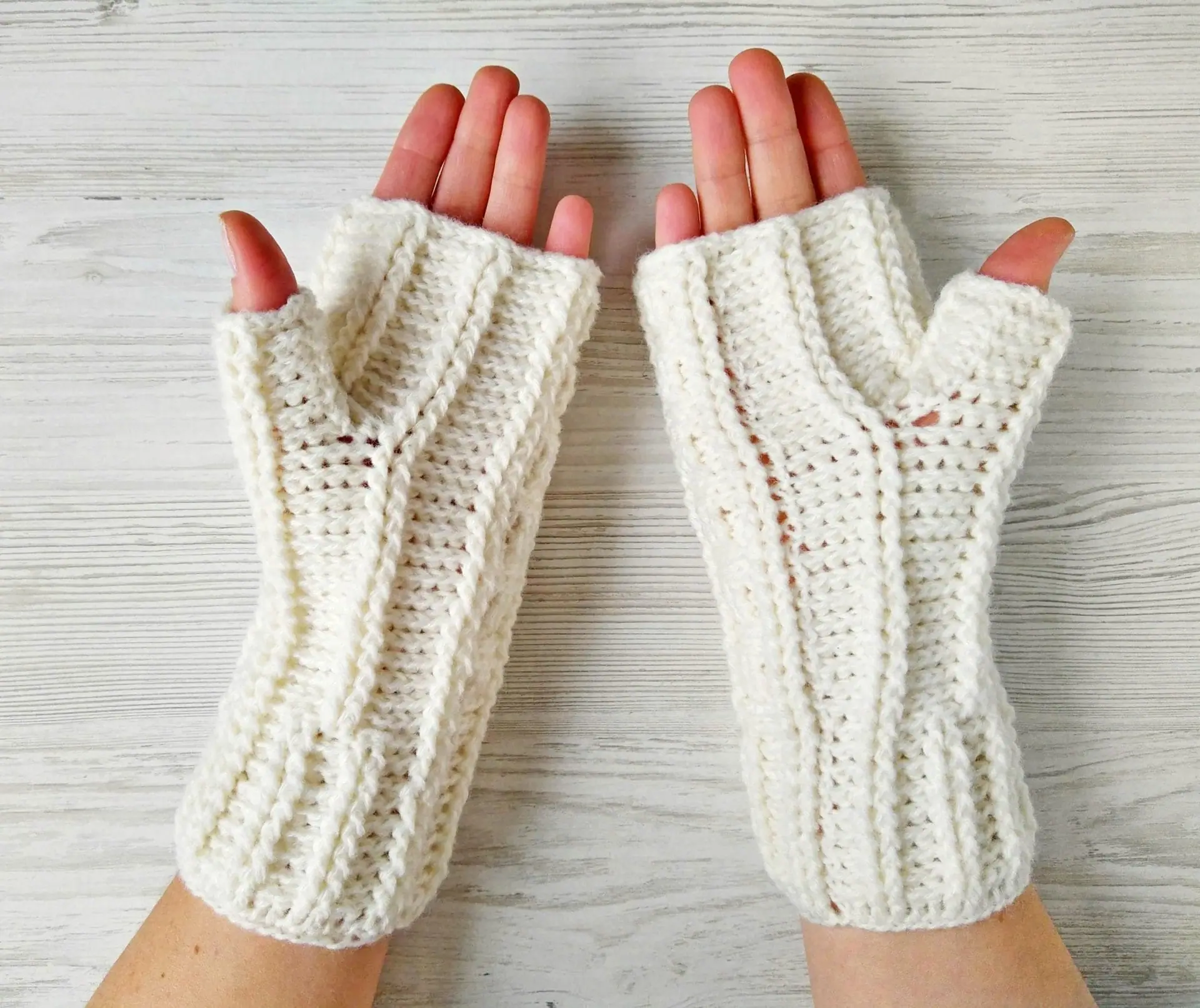 Easy crochet hat patterns Fingerless gloves tutorial for women 7 Crochet beanie hat with pom pom and fingerless gloves patterns for women includes instructions, photos, diagram and video.