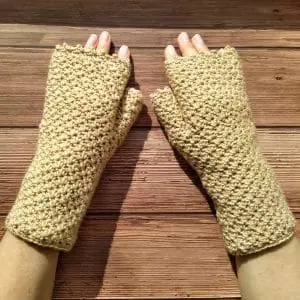 Easy crochet fingerless gloves pattern for beginners includes: instructions step by step, photos of the process.