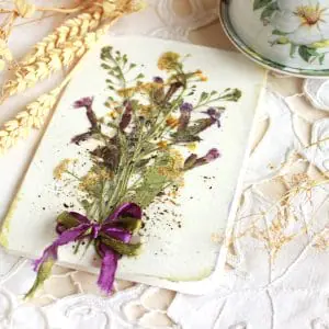 A postcard with real pressed wildflowers_3