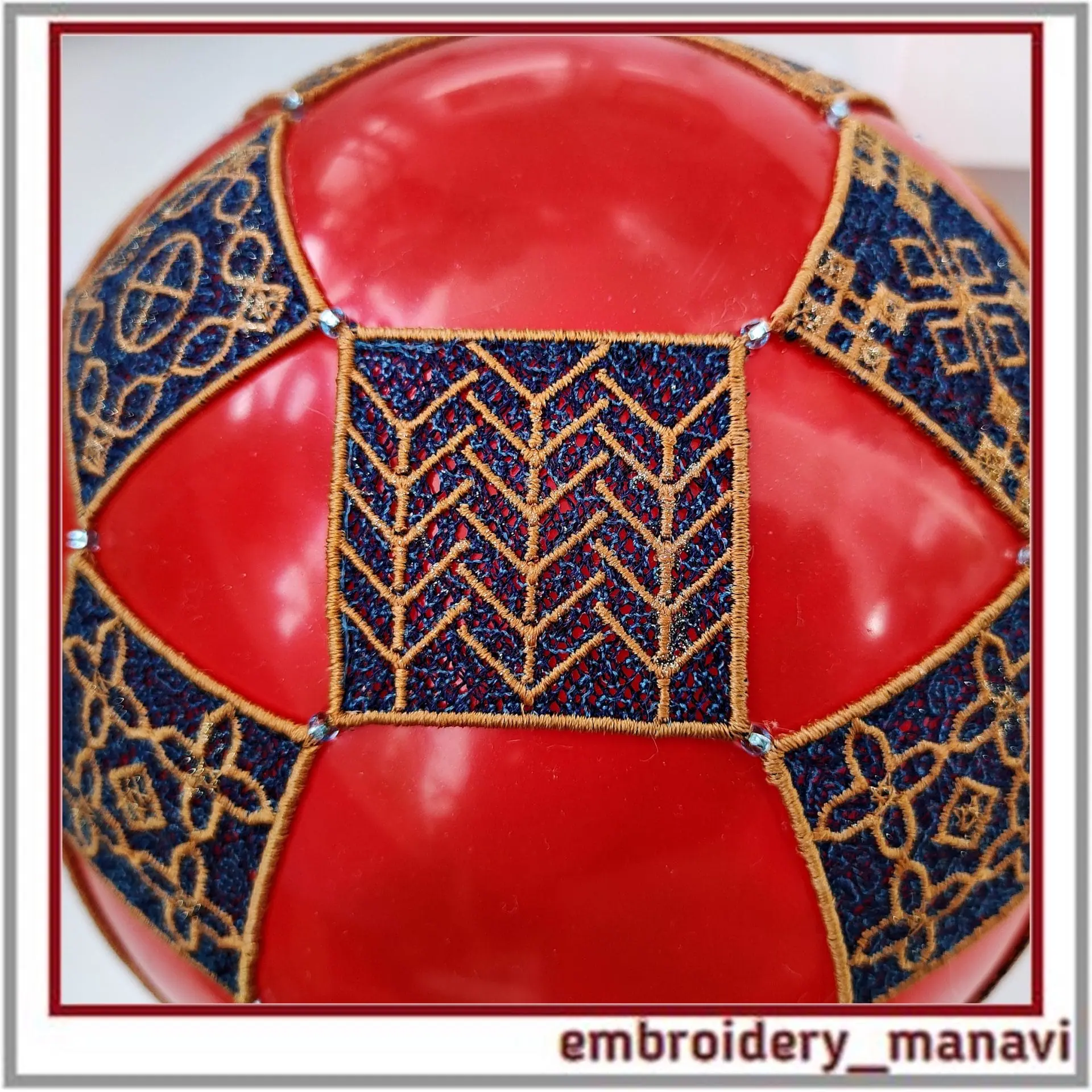 In the hoop embroidery design ornament for FSL Christmas ball 9 In the hoop embroidery design ornament for FSL Christmas ball - Image 9