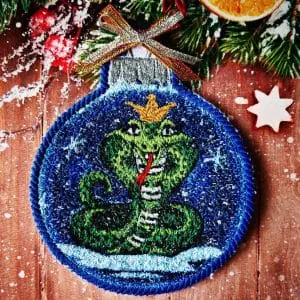 ith-project-christmas-tree-ball-merry-cobra