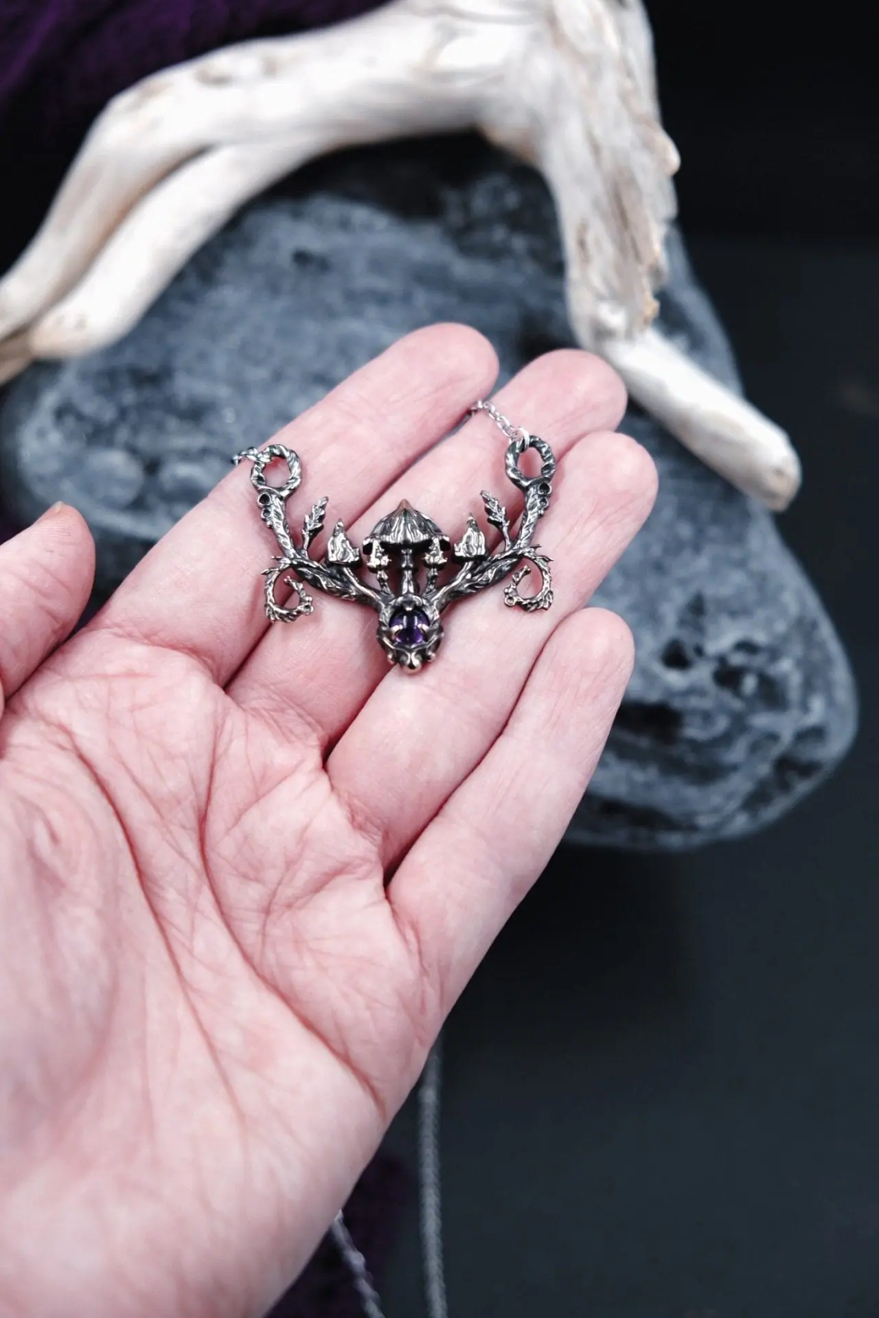 Neusilber forest pendant with mushrooms and amethyst - Crealandia