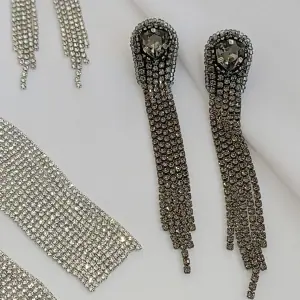 long-evening-black-earrings