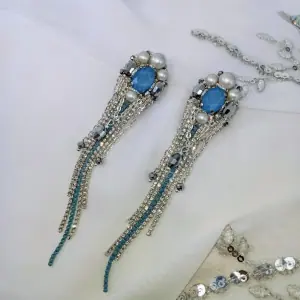 blue-silver-long-wedding-earrings-with-swarovsli-pearls