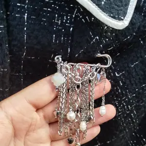 chains-brooch-pin-natural-pearls