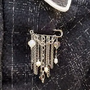 chanet-style-colar-pin-brooch-with-chains-swarovski-pearls