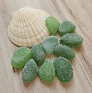 Set of genuine green sea glass (10 pcs.) G71