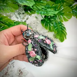 Handmade-crystal- beetle-brooch-embroidered
