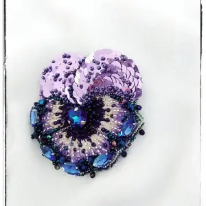 beaded-flower-pin-pansy-with-sequins