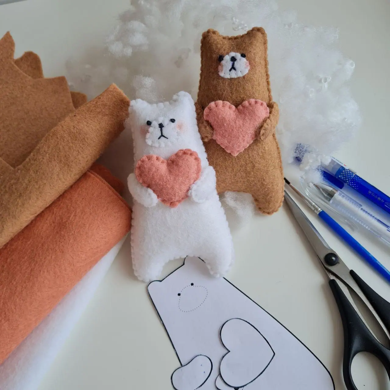 Felt Valentine’s bear with heart Free pattern