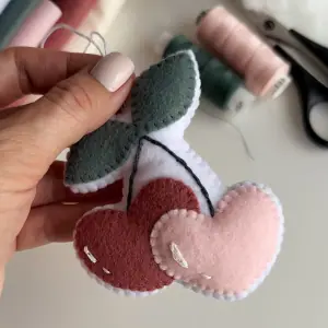 Felt hearts cherries ornament Free pattern