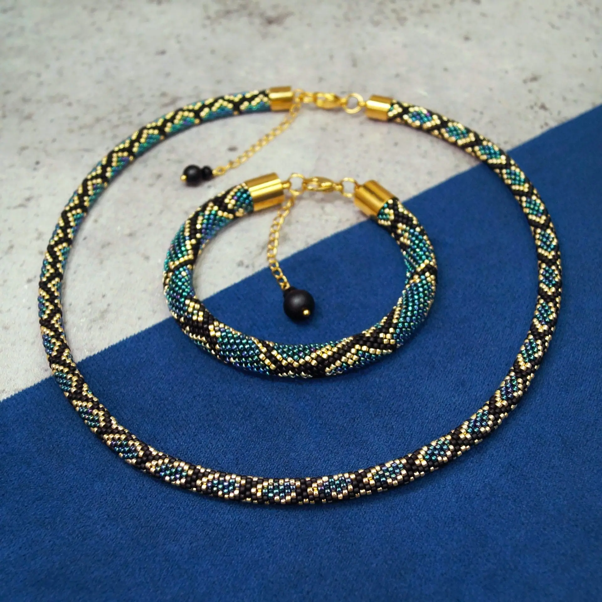 Handmade knitted beaded set + braided earrings, bead jewelry set 1 handmade jewelry, bead crochet necklace, bracelet, earrings, gift for her, unique design, knitted beaded bracelet, knitted jewelry set, brided earrings, bead crochet set, snake pattern, smyken