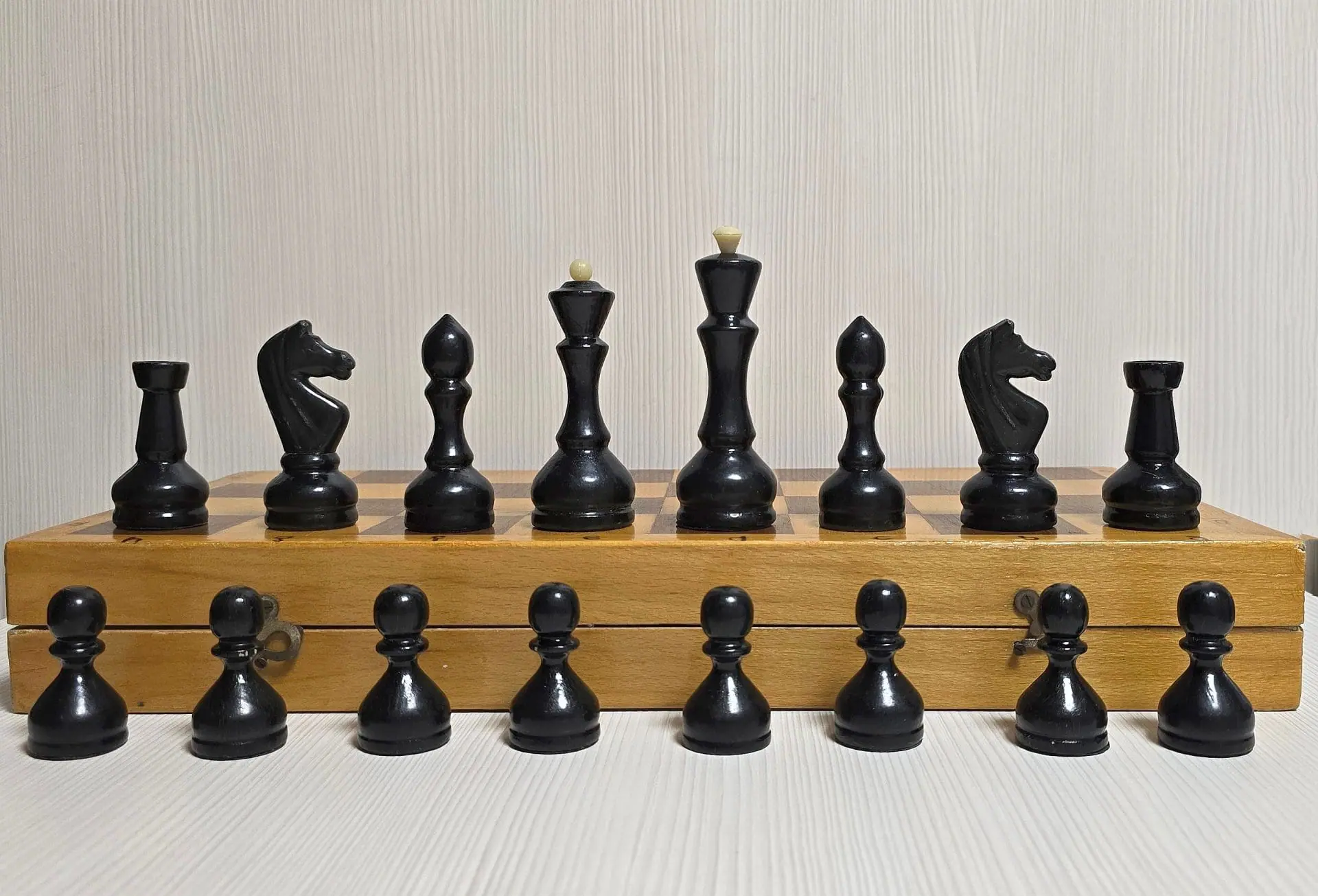 Soviet Vintage Wooden Chess Set Unost/Youth 1980 with Chessboard 3 Soviet Vintage Wooden Chess Set Unost/Youth 1980 with Chessboard - Image 3