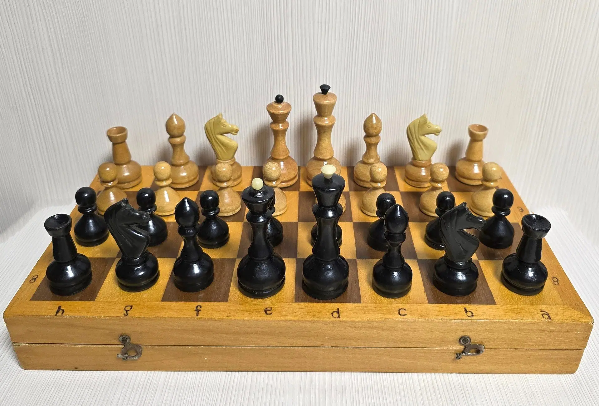 Soviet Vintage Wooden Chess Set Unost/Youth 1980 with Chessboard 6 Soviet Vintage Wooden Chess Set Unost/Youth 1980 with Chessboard - Image 6