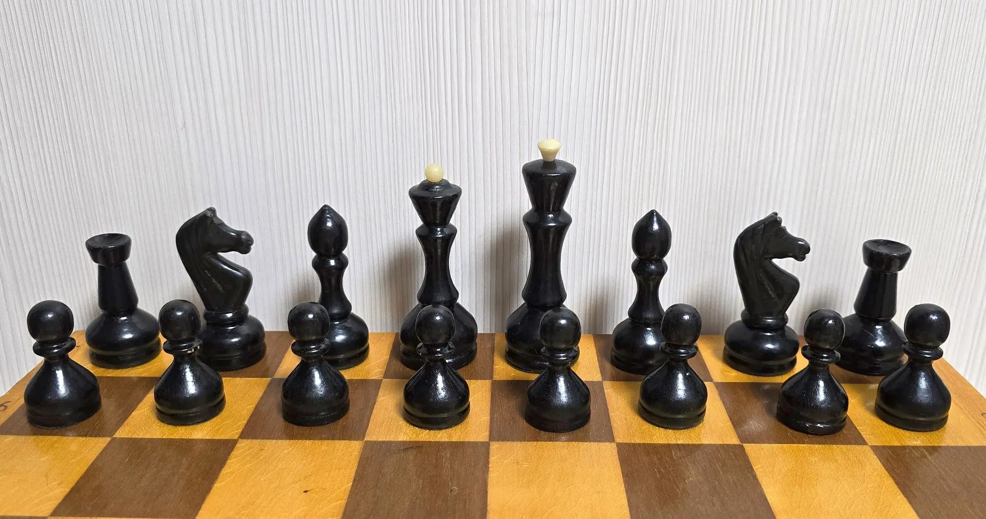 Soviet Vintage Wooden Chess Set Unost/Youth 1980 with Chessboard 5 Soviet Vintage Wooden Chess Set Unost/Youth 1980 with Chessboard - Image 5