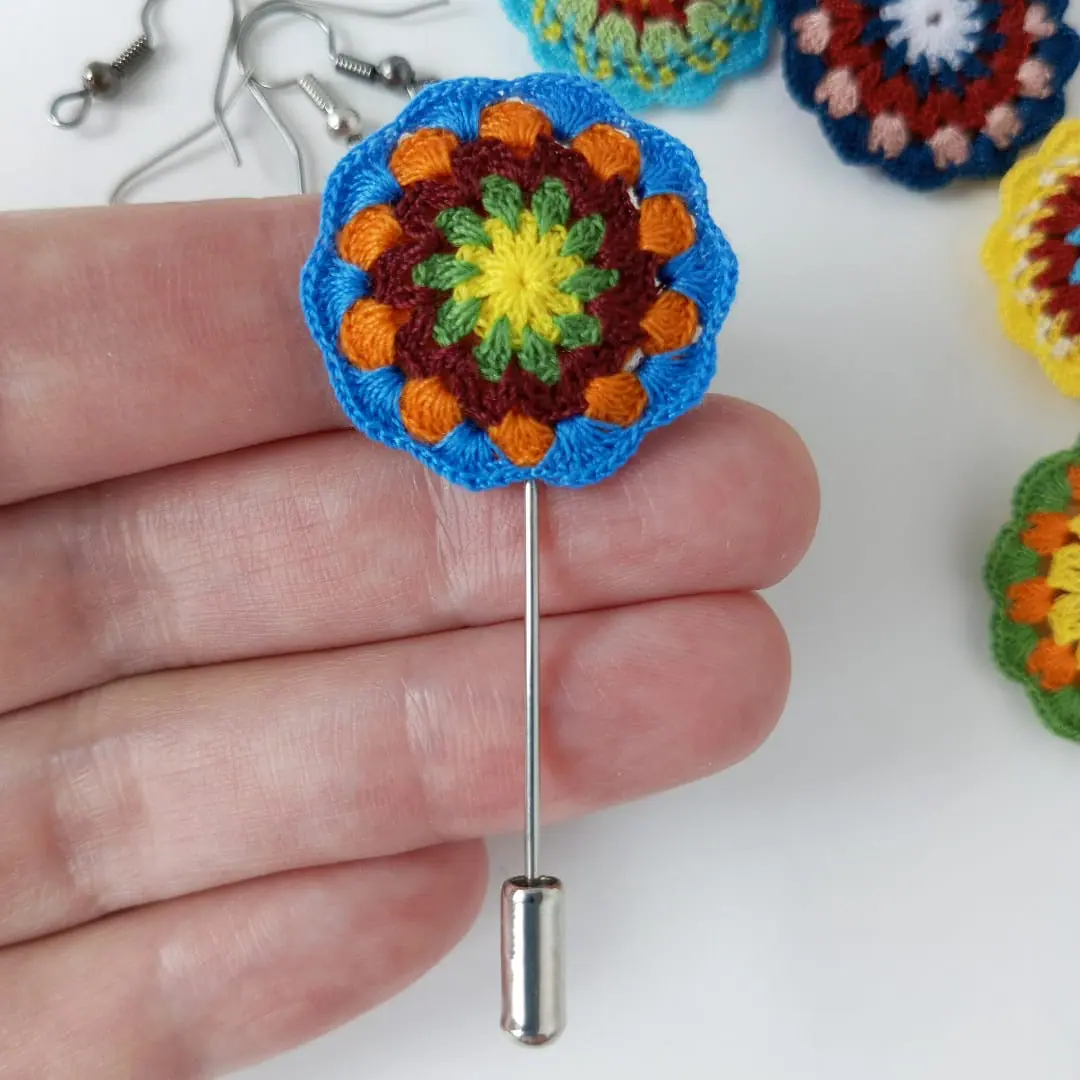 Handcrafted crochet brooch made with micro-crochet technique 2 handcrafted-crochet-brooch-made-with-micro-crochet-technique-2-3
