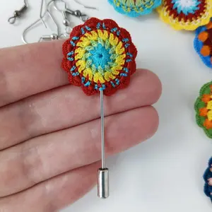 crochet-brooch-a-thoughtful-choice-unique-gift-for-loved-ones-2-1