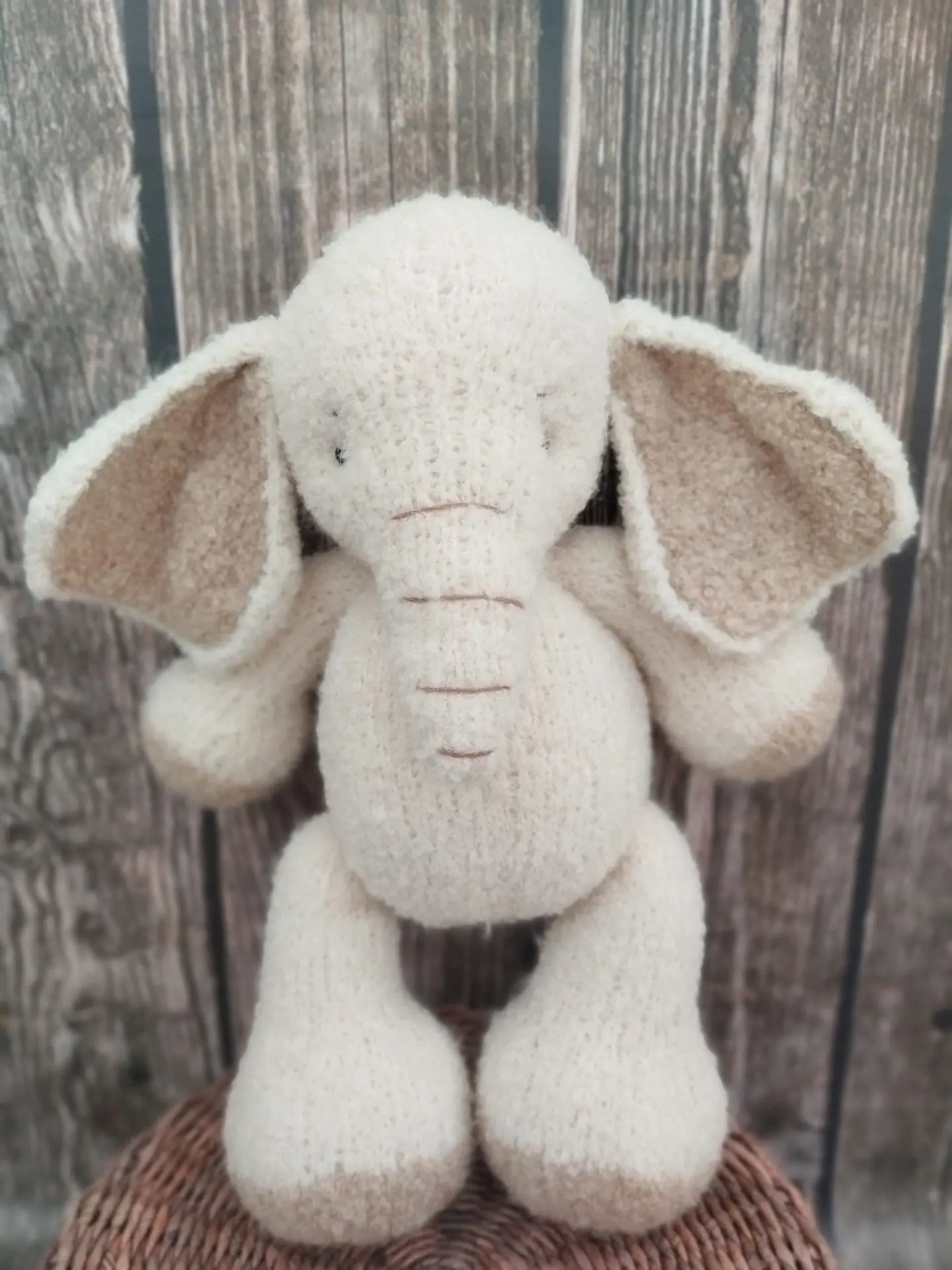 The sweetest Elephant, a posing toy, from boucle 3 The sweetest Elephant, a posing toy, from boucle - Image 3