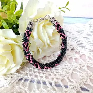 Seed beads crochet bracelet – Heart brachelet