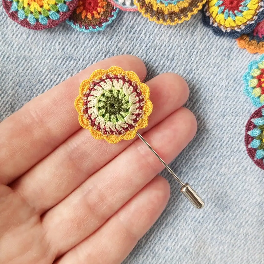 Micro Crochet Brooch — Small-Scale Jewels Collection 1 micro-crochet-brooch-small-scale-jewels-collection-1-2