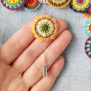 micro-crochet-brooch-small-scale-jewels-collection-2-3