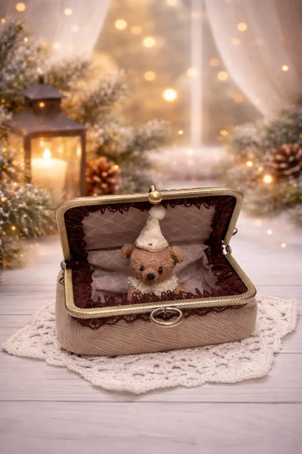 Tiny cute teddy bear 5 cm ( 2.3′ ), miniature stuffed bear. 2 miniatjurnyj medvezhonok v shkatulke.jpg
