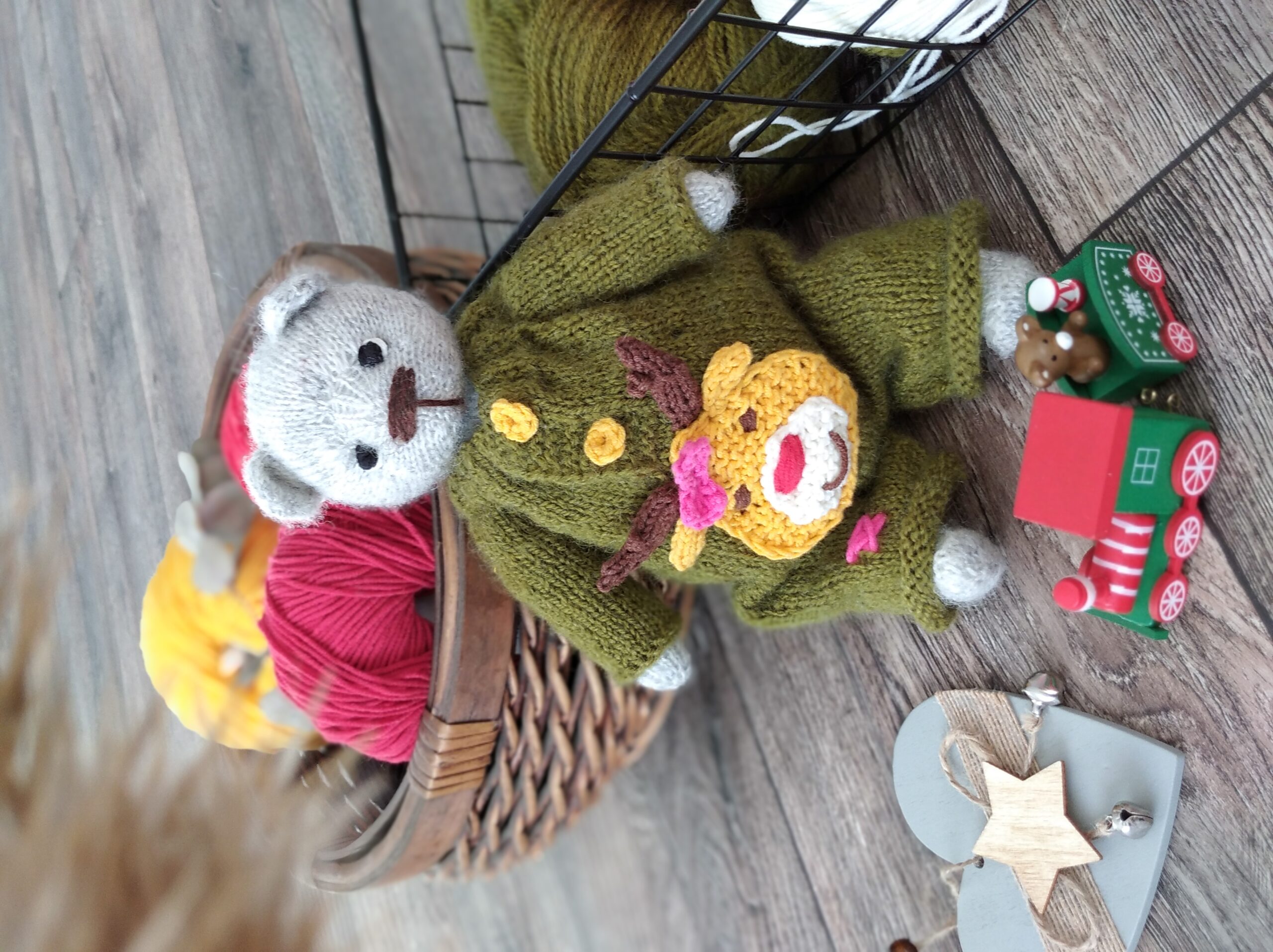 Teddy bear knitting pattern, stuffed knitted doll