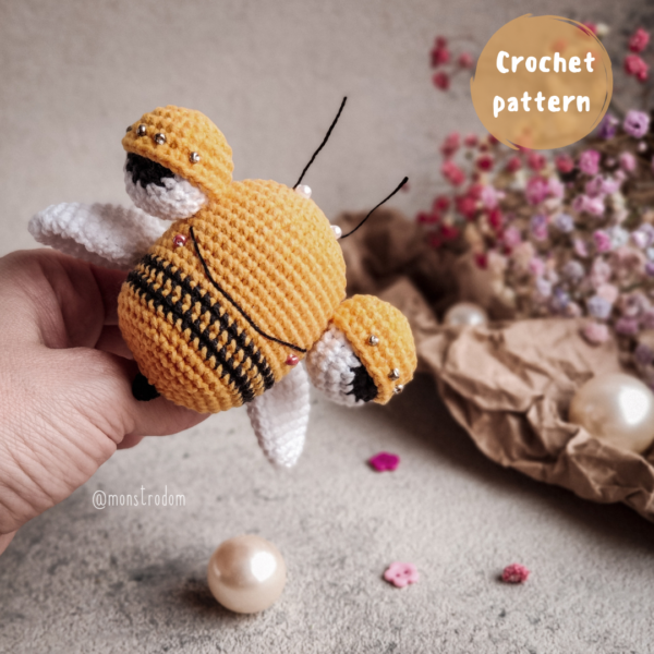 Crochet PATTERN Sleepy Bee / Amigurumi bumble Bee / PDF