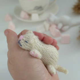 Knitting pattern little kittens. Tiny cat