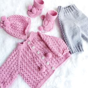 Wonderful knitted outfit for reborn doll – Fits 20–23 Inches (50–60 cm)