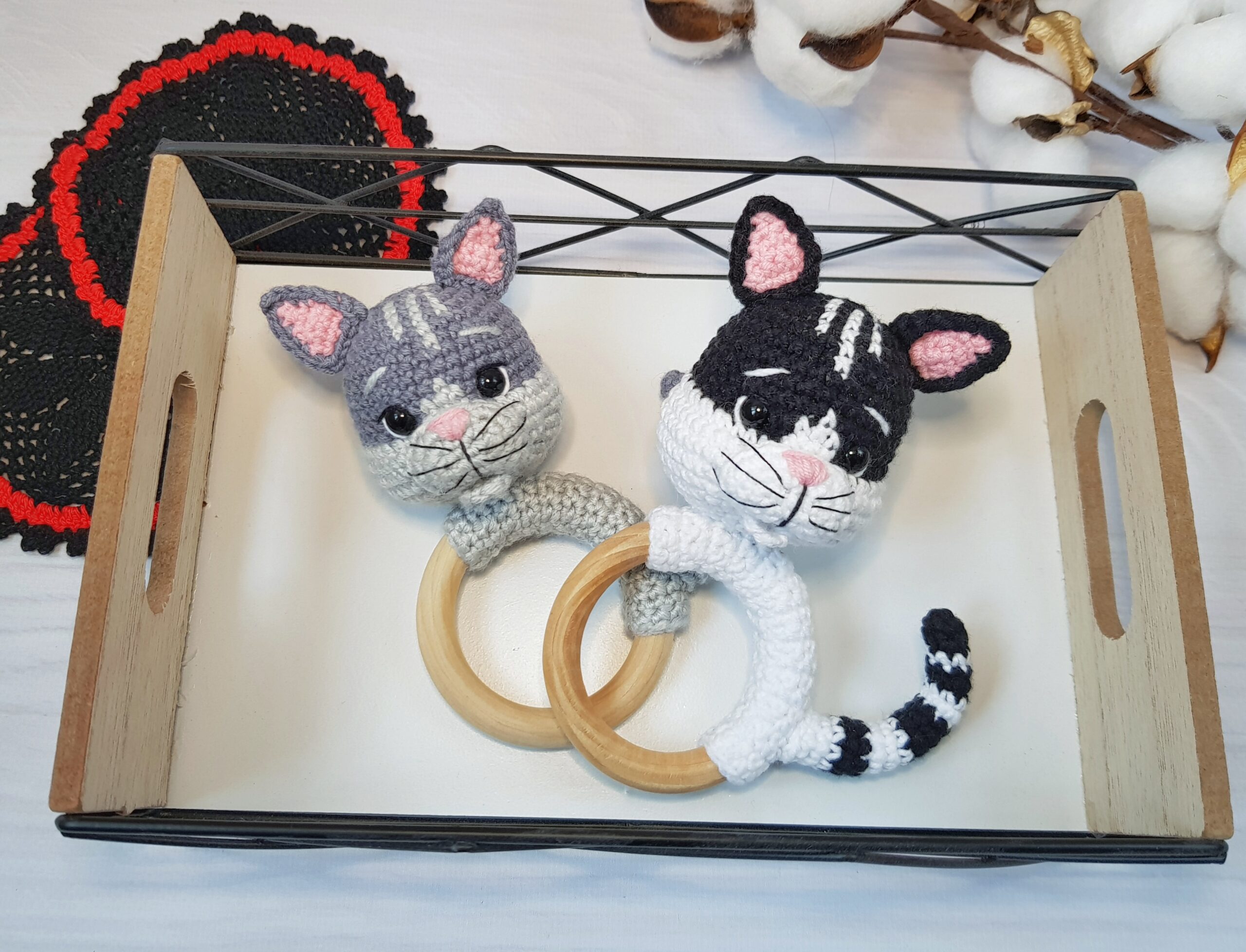 Yarnplaza Rattle Ring with Cat Crochet Kit 
