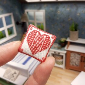 miniature-pillow-dollhouse-accessories-hand-embroidery-25-heart-1