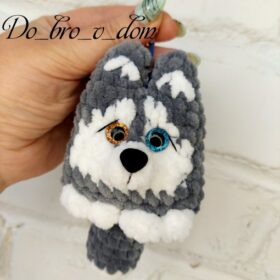 List of required materials: Plush yarn: Main, white color (I personally use Himalaya Dolphin baby) 3,75 mm Crochet hook Filler 10 mm eyes on a secure mount 9*11 mm nose Needle, marker, scissors Black thread (iris) for face embroidery Glue Fasteners for keychains The result is a Hasky 13 centimeters tall with a tail. You get the instrauction in PDF file.