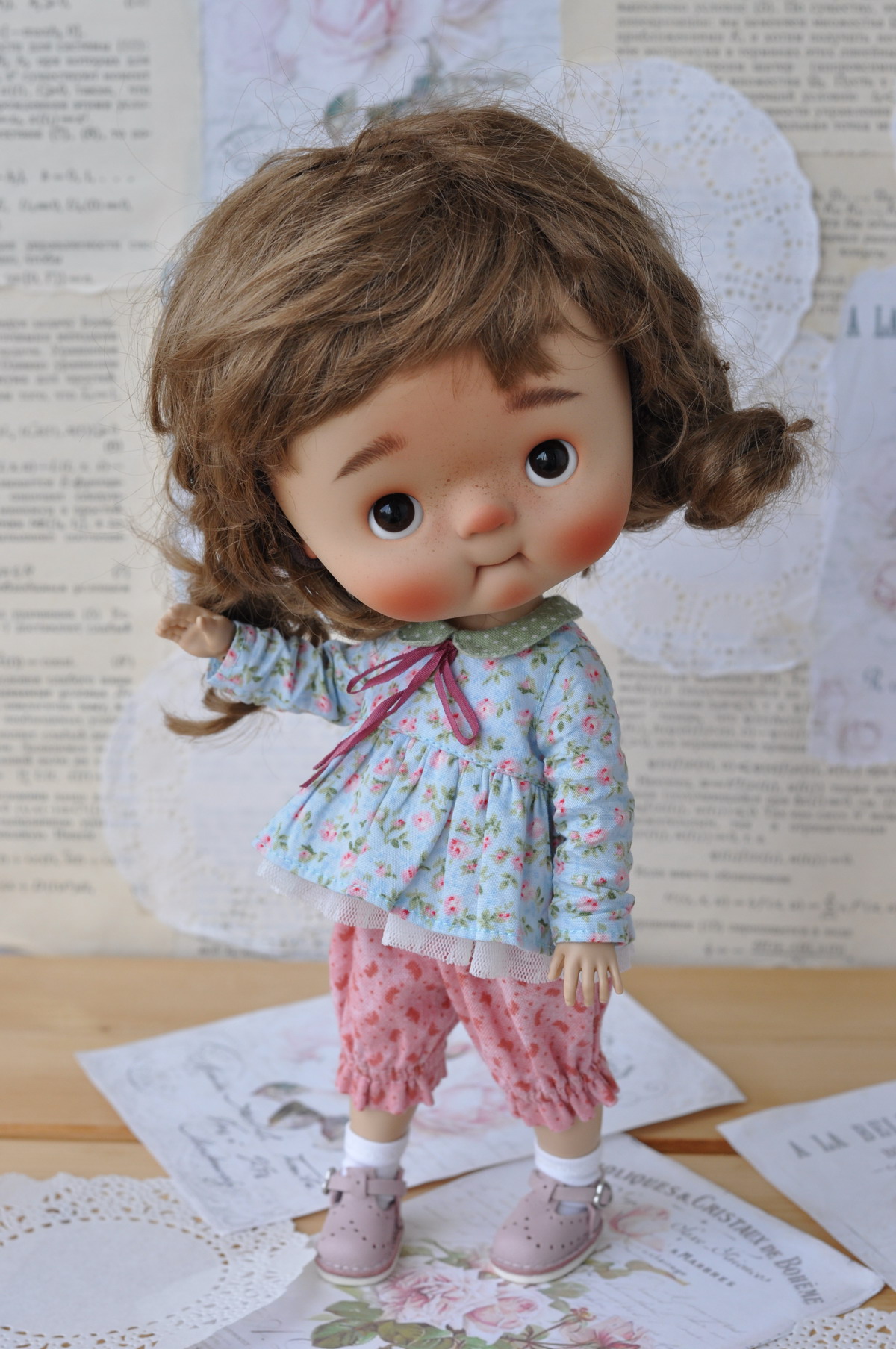 Qbaby doll blue blouse with small flowers and pink pants 5 dsc 0067