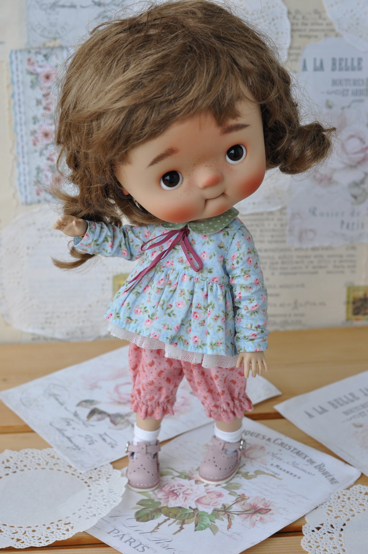 Qbaby doll blue blouse with small flowers and pink pants 6 dsc 0069