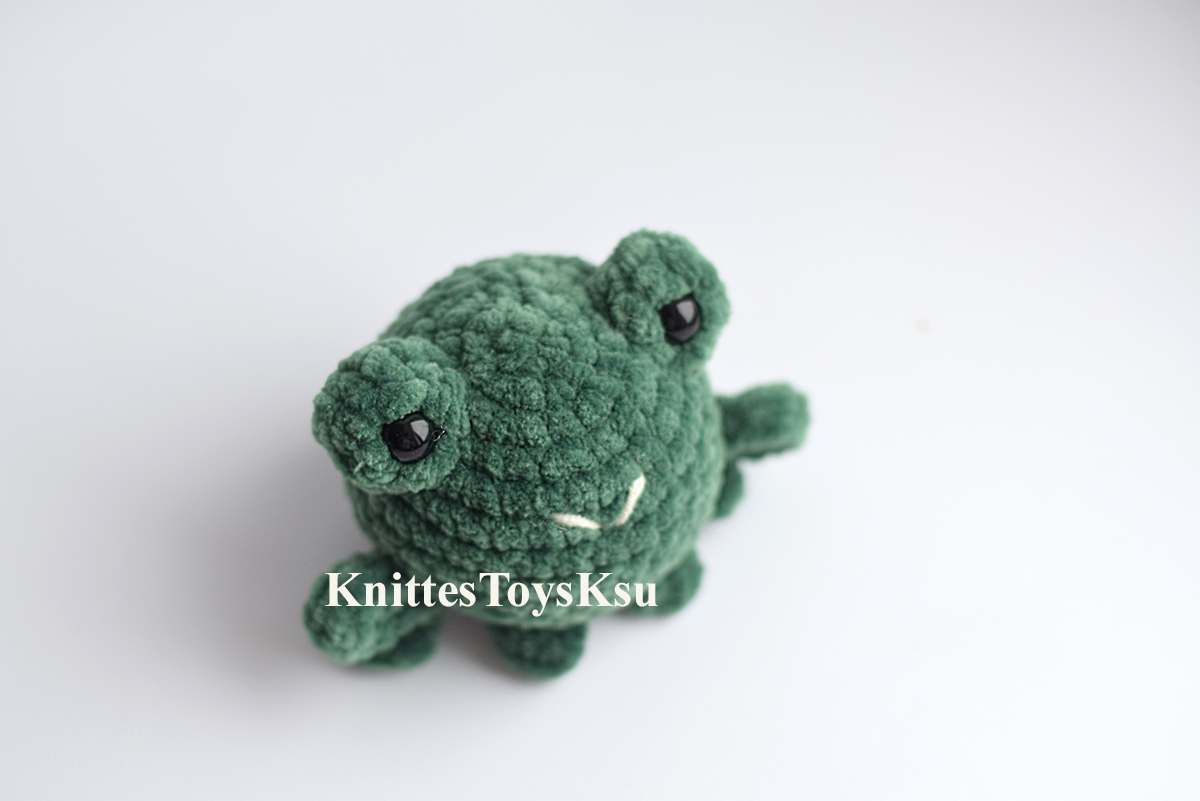 Super Soft Crochet Frog Plushie, Amigurumi Kawaii Plush Stuffed Animal Toy