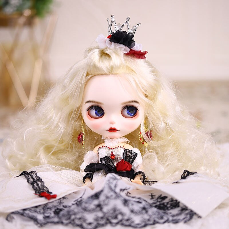 Snow White – Custom Neo Blythe Doll with Blonde Hair - DailyDoll Shop