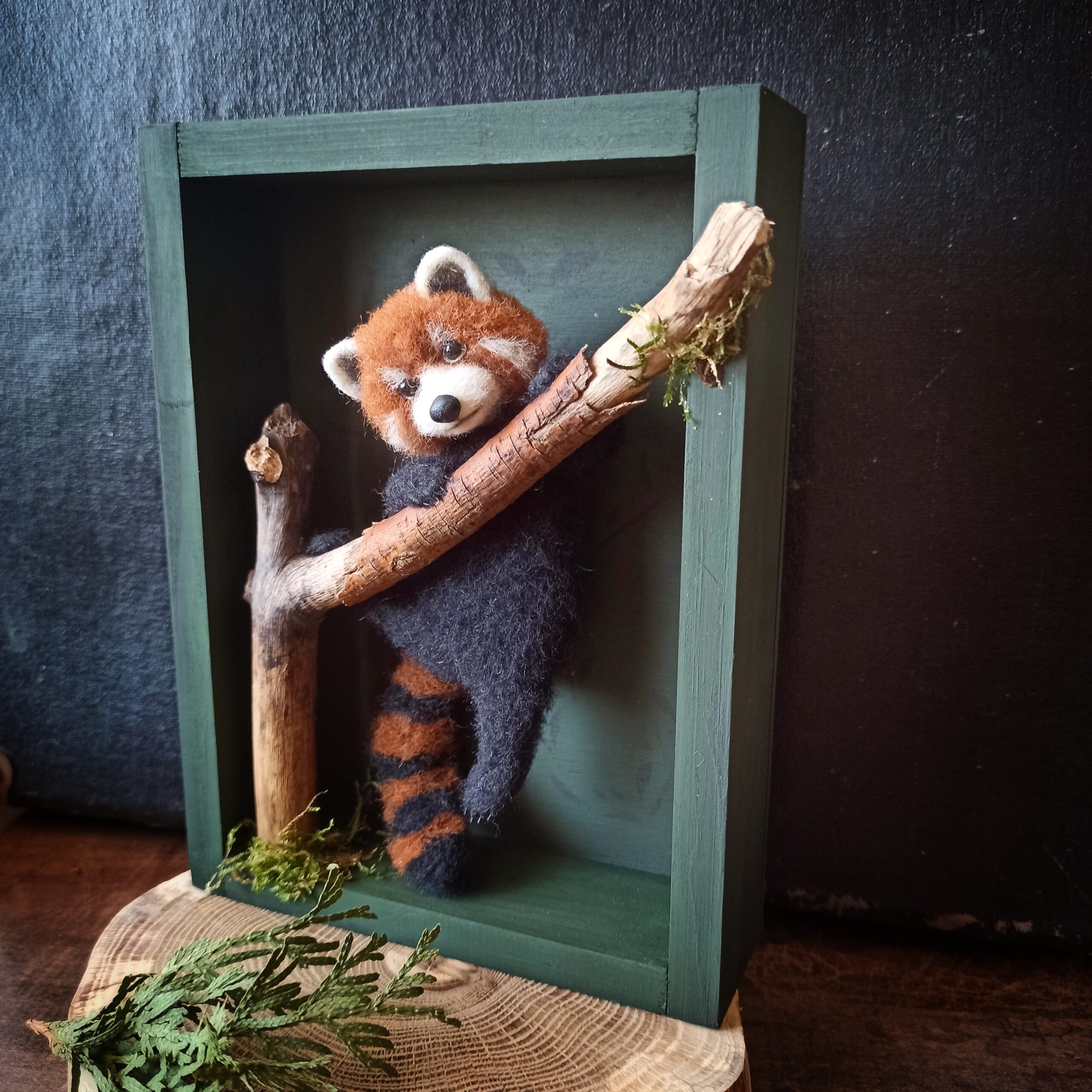 Diorama with red panda - DailyDoll Shop