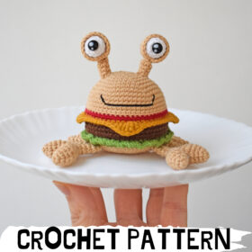 Craburger crochet pattern by sweet heart things