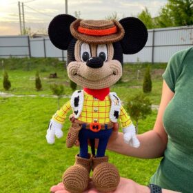 Crochet pattern Mickey mouse.