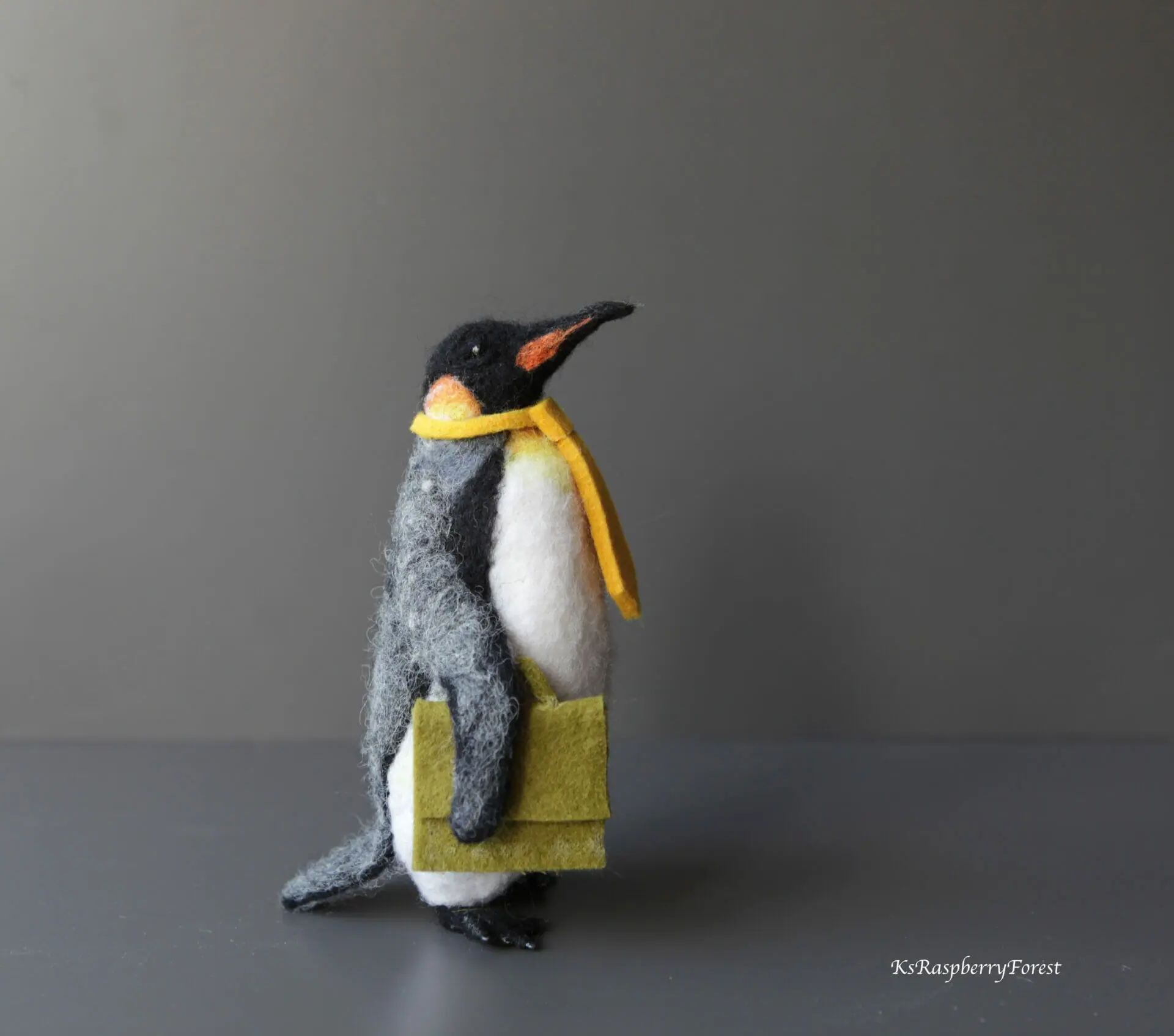 Penguin Magnetic Needle Holder – The Bee's Knees British Imports