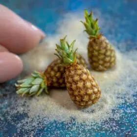 TUTORIAL Miniature polymer clay pineapple