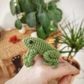 Amigurumi tree Frogs Crochet Pattern