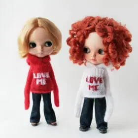 Red and white sweaters with hood for Blythe doll