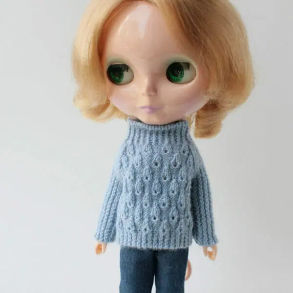 Blue sweater for Blythe doll Front
