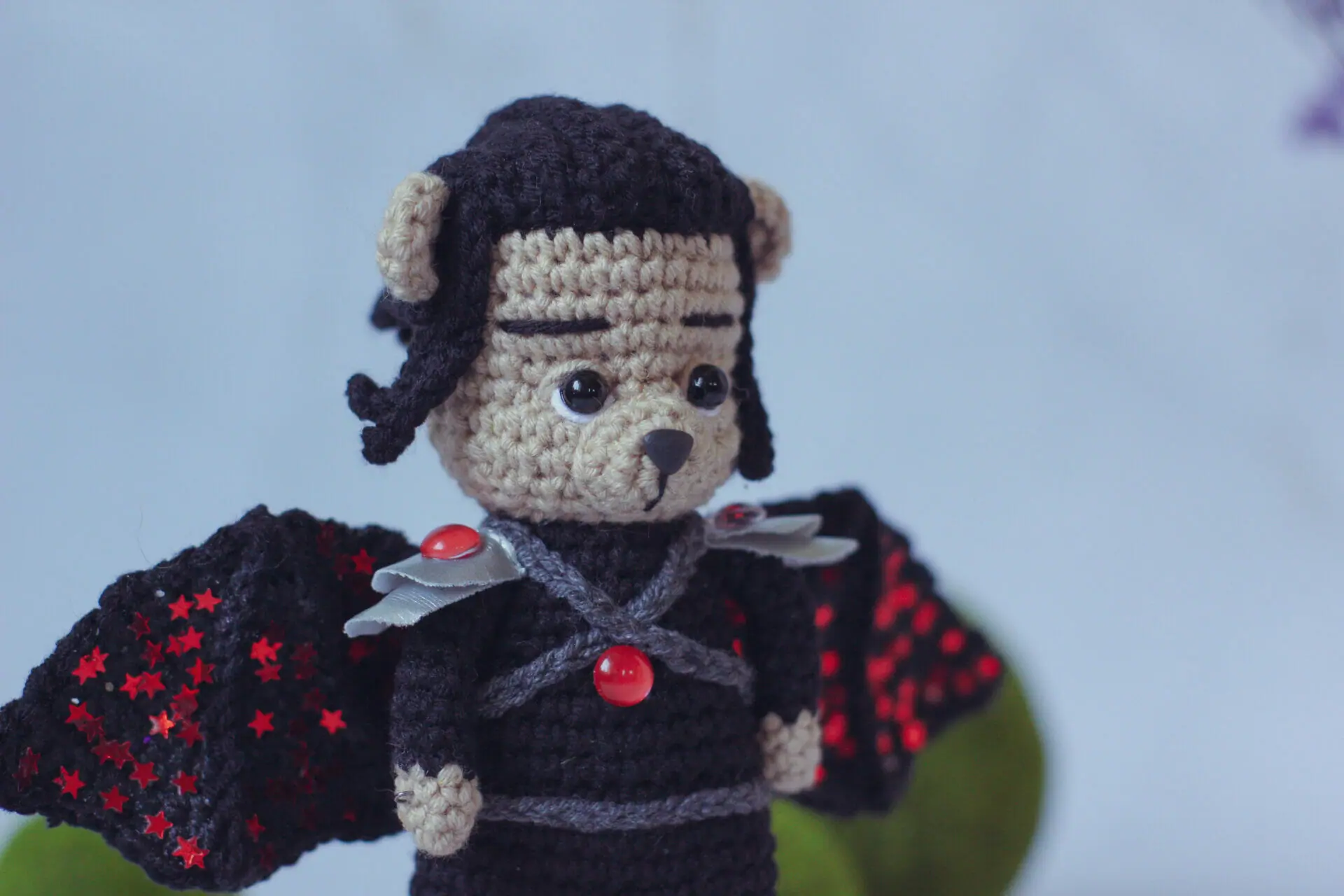 Collectible toy Cassian. Kingdom of thorns and roses. 2 Collectible toy Cassian.