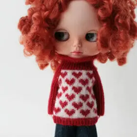 Sweater with hearts for Blythe doll