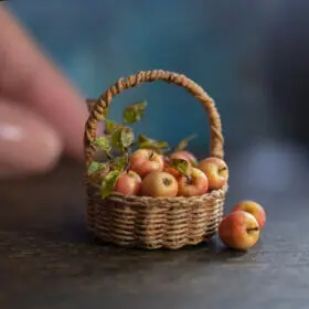 TUTORIAL Miniature polymer clay apple