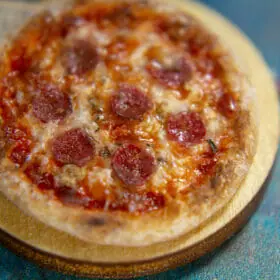 TUTORIAL Miniature pepperoni pizza with polymer clay